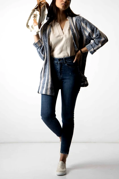 مانتو پایین گرد چاک‌دار