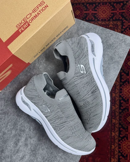 کتانی اسکیچرز جورابی