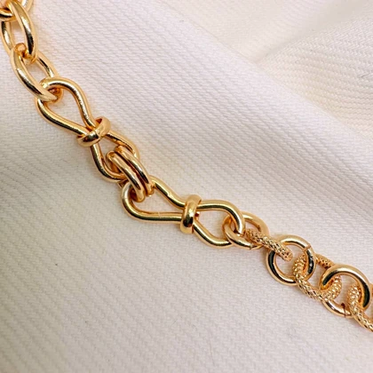 دستبند برند شین مدل «پیوند طلایی» | با آبکاری طلای 24 عیار و بافت چندگانه