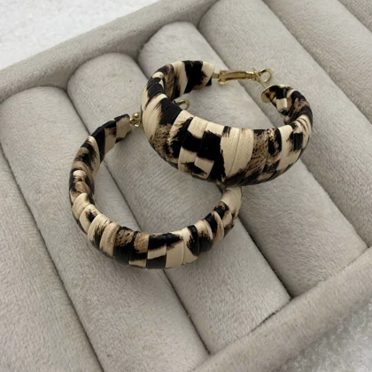 گوشواره حلقه‌ای پارچه پلنگی