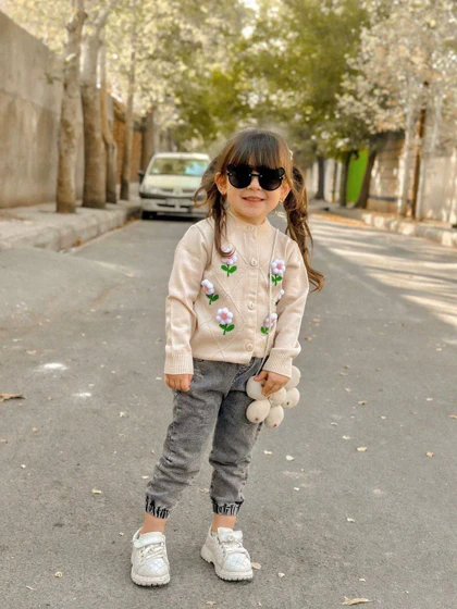 ژاکت بافت طرح گل بابونه