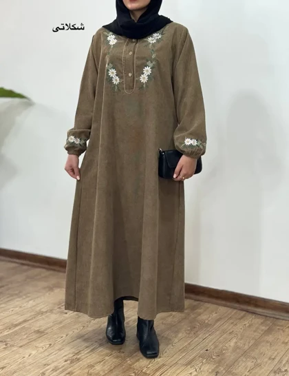 پیراهن مانتویی گلدوزی بابونه همراه با کمربند