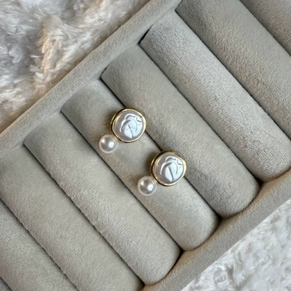 گوشواره مرواریدی و باروک