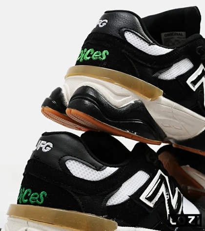 کفش کتانی مردانه و زنانه مشکی سفید NEW BALANCE 9060