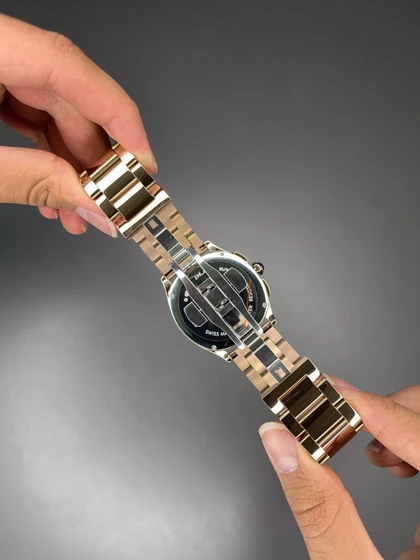 ساعت مچی کارتیه کورنوگراف بند فلزی رزگلد صفحه آبی Cartier