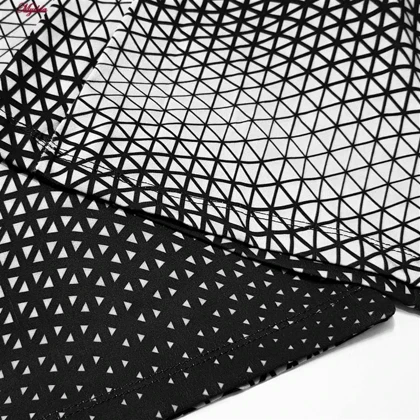 ست گرمکن و شلوار ورزشی زنانه مدل یقه زیپ‌دار رنگ سفید کد 5219-704-1