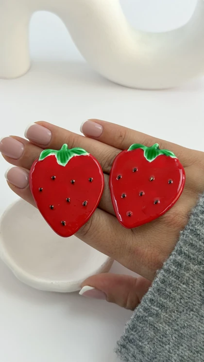 گوشواره توت فرنگی
