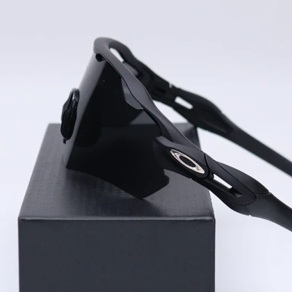 عینک از برند OAKLEY کد 181435