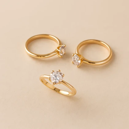 انگشتر تک‌نگین طلایی با نگین درخشان تراش الماسی