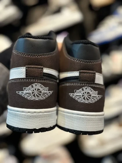 کتانی زنانه ترویس ساق‌دار قهوه ای سفید