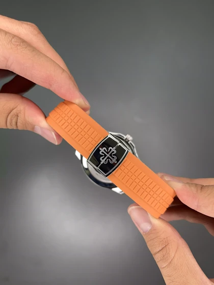 ساعت مچی پتک فیلیپ آکوانا بند رابر نارنجی صفحه مشکی Patek Philippe Aquanaut