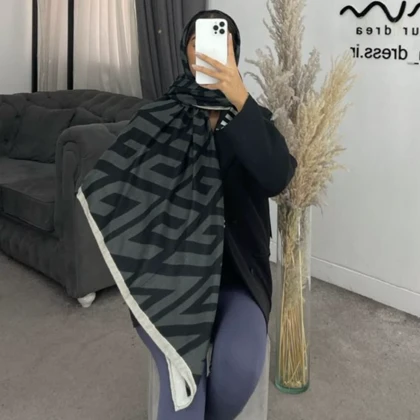 روسری حاشیه‌دار