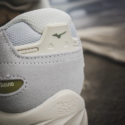 کفش روزمره میزانو مدل Wave Rider Beta LG