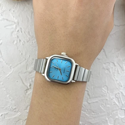 ساعت مچی زنانه طرح فلورا، ظرافت در عین سادگی