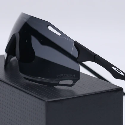عینک از برند OAKLEY کد 181439