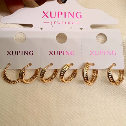 گوشواره حلقه‌ای ژوپینگ طرح «تراش هندسی» | بازی نور و سایه روی طلا