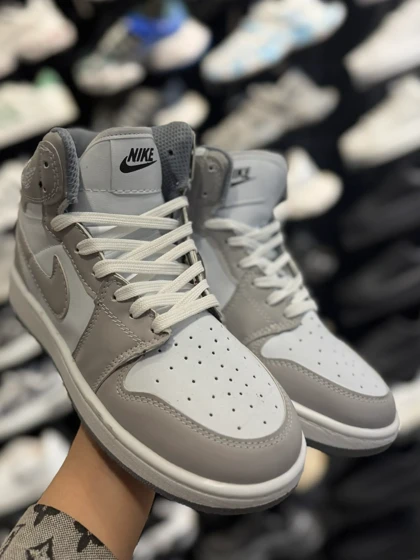 کتانی ساق‌دار جردن وان سفید طوسی