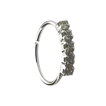 پیرسینگ بینی نقره ای حلقه‌ای با نگین ظریف