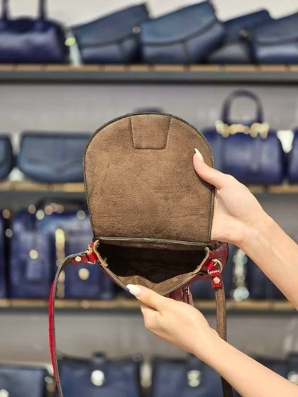 کیف چرم فنجول قرمز آلبالویی ابر و بادی سنگی چرم اصل گاوی