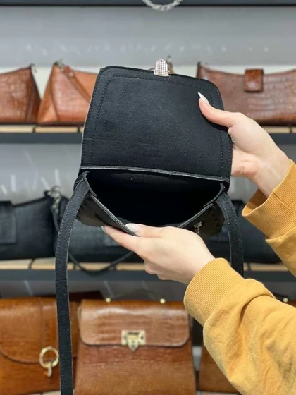 کیف چرم زنانه عسل مشکی سنگی چرم اصل گاوی