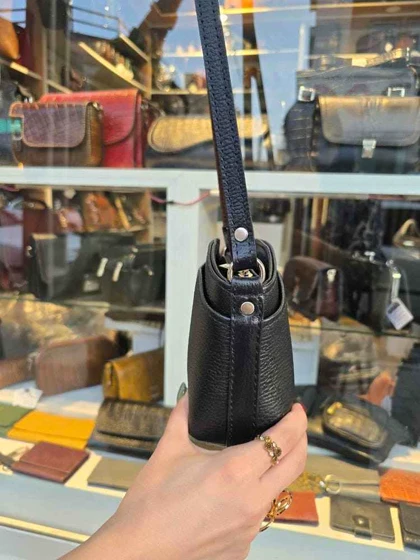 کیف چرم زنانه لچک مشکی فلوتر کوچک چرم اصل گاوی