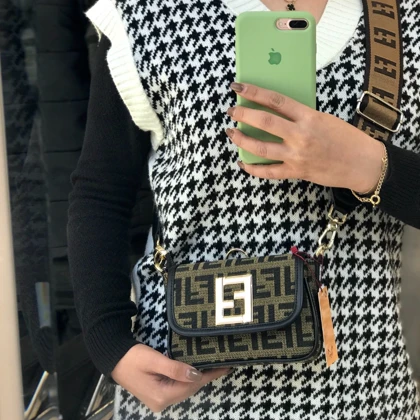 کیف زنانه پاسپورتی فندی FENDI وارداتی کد 1010