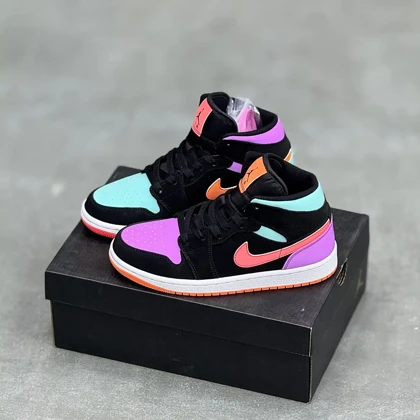 کفش نایک ایر جردن وان ساق‌دار لنگه به لنگه Nike Air Jordan 1 High Mismatch