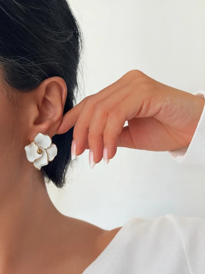 گوشواره های گل سفید میناکاری