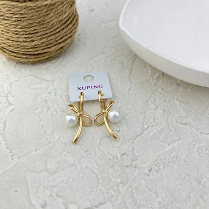 گوشواره زنانه طرح طلا با آویز پاپیون مرواریدی برند ژوپینگ