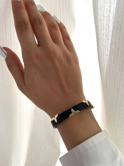 دستبند چرم زنانه طرح لویی ویتون با قفل کمربندی شیک