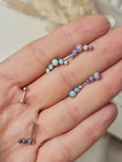 پیرسینگ گوش سنگ اوپال تیتانیومم