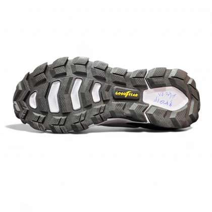 اسکیچرز مکث ضدآب سفید مشکی