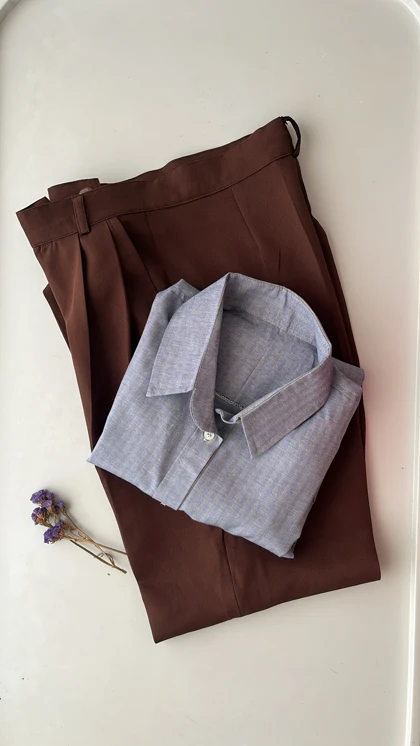 شومیز زنانه راه راه آبی _ کرم استایل روزمره با شلوار قهوه ای 079