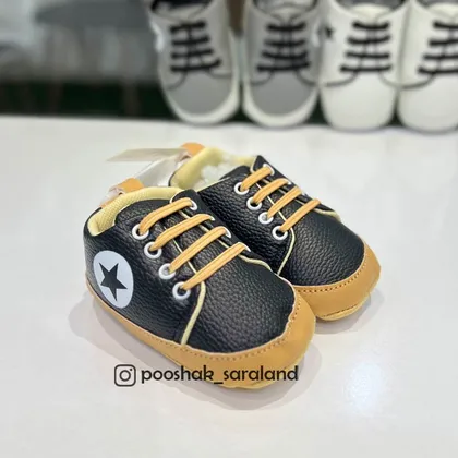 پاپوش نوزاد پسرانه طرح ستاره