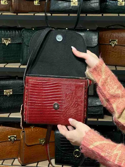 کیف چرم زنانه زرشکی لیزارد