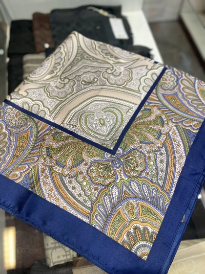 مینی اسکارف اسکارلت