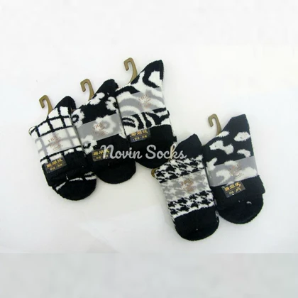 جوراب حوله ای شنل سیاه و سفید