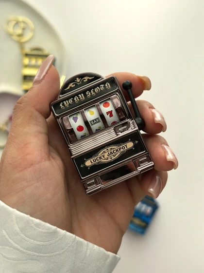 چارم بگ و جا کلیدی دستگاه بازی Lucky Jackpot