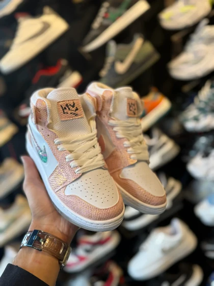 دراگون ساق‌دار گلبهی