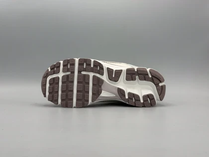 کتانی نایکی وومرو5 یاسی کروم/Nike vomero5
