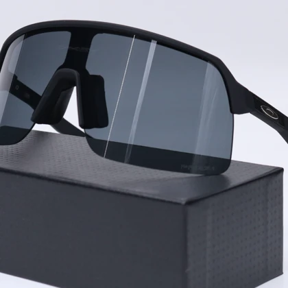 عینک از برند OAKLEY کد 181419