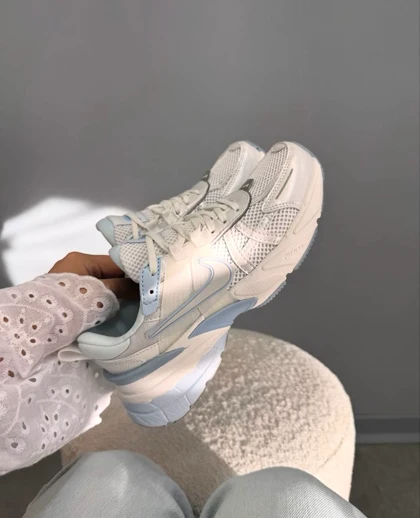 کتانی نایک وی تو کی ران سفید آبی Nike V2K Run platinum Tint/Summit white