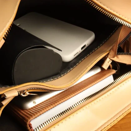 کیف دوشی زنانه بیورا مدل جیر کد zf611