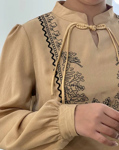 شومیز کرپ ساتن گلدوزی شده کد 4623