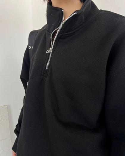 نیم زیپ مشکی برند pull&bear🖤