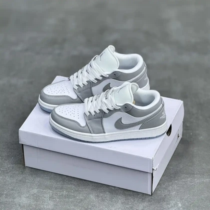 کفش نایک ایر جردن وان سفید طوسی Nike Air Jordan 1 White Grey