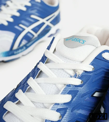 کفش کتانی مردانه آبی سفید ASICS GT 2000