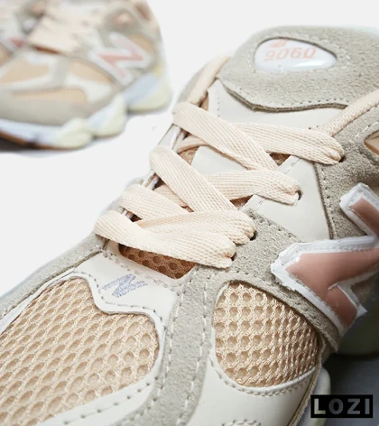 کفش کتانی زنانه طوسی گلبهی NEW BALANCE 9060