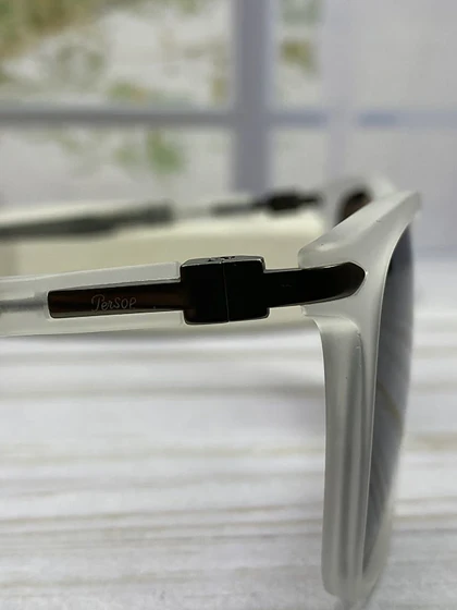 خرید عینک آفتابی پرسول مدل P6808 سایز 53 فریم سفید عدسی پلی‌کربنات UV400 پلاریزه مخصوص رانندگی