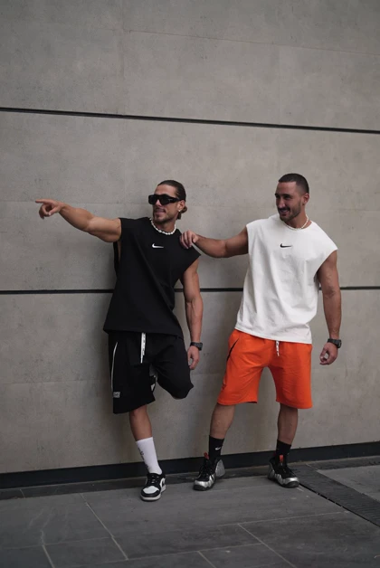 رکابی حلقه‌ای وست نایک مشکی Pedro Pascal